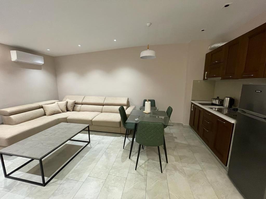 Sevians Apartments โกเลม ภายนอก รูปภาพ